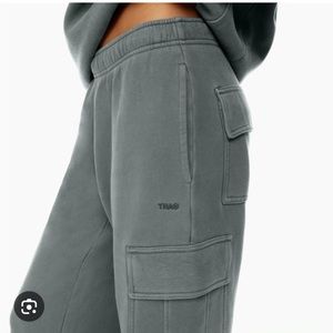 Aritzia TNA cargo sweatpants size medium echo grey